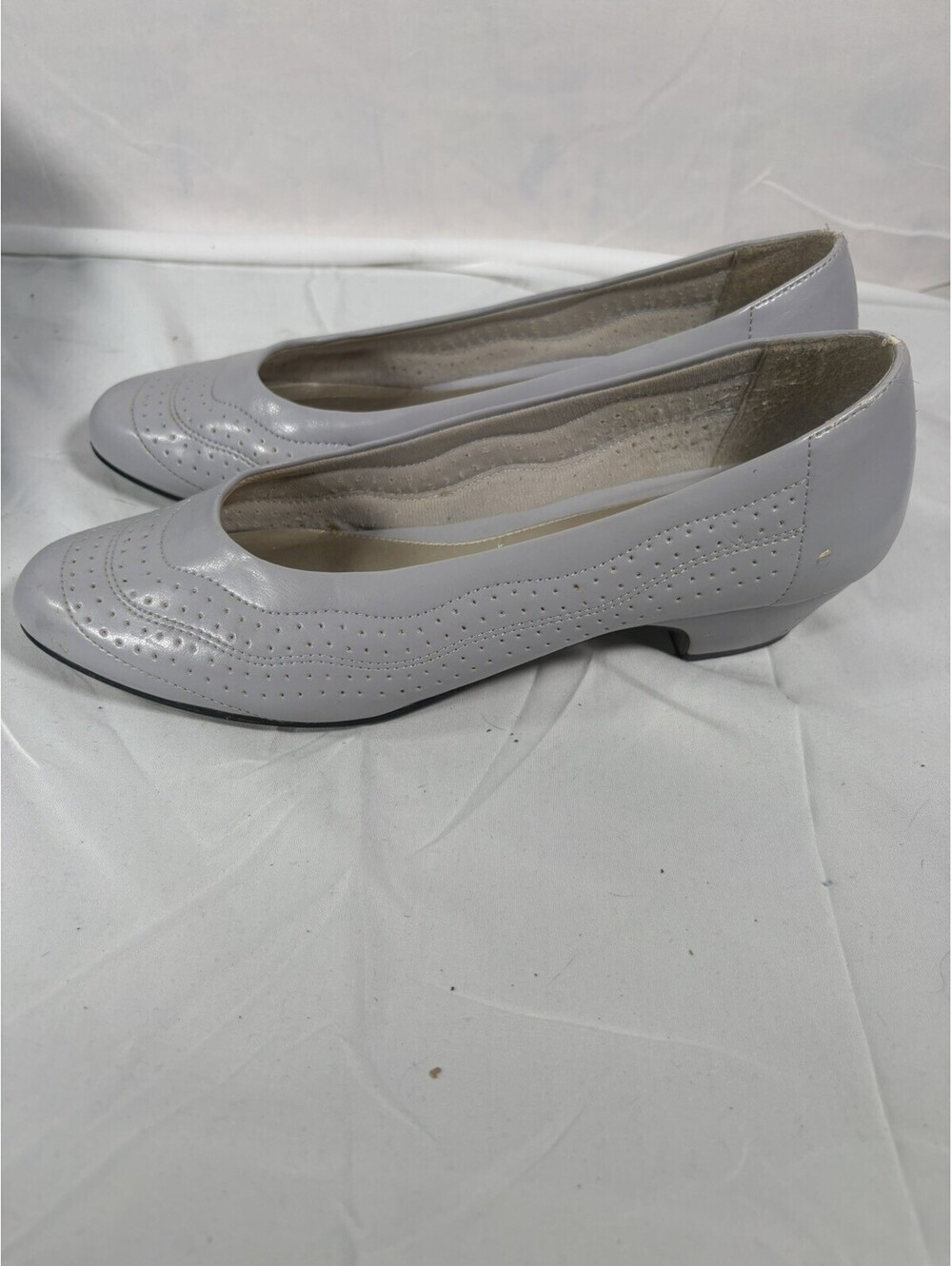 Easy street womens shoes Tuscan Size 9 M In Lilac